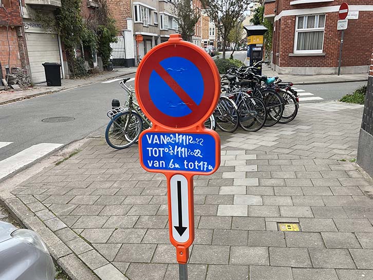 Hoe vraag ik een vergunning voor een tijdelijk parkeerverbod aan in Gent?